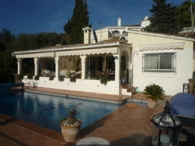 Chalet con 5 dormitorios se vende en Marbella, Costa del Sol