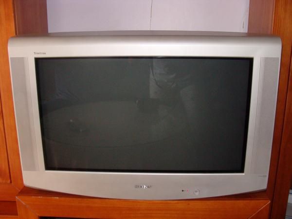 SE VENDE TELEVISOR SONY TRINITRON DE 37 PULGADAS COLOR GRIS PANTALLA LCD