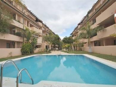 Apartamento con 2 dormitorios se vende en Marbella, Costa del Sol