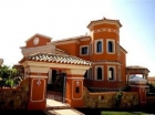 Chalet con 5 dormitorios se vende en Estepona, Costa del Sol - mejor precio | unprecio.es