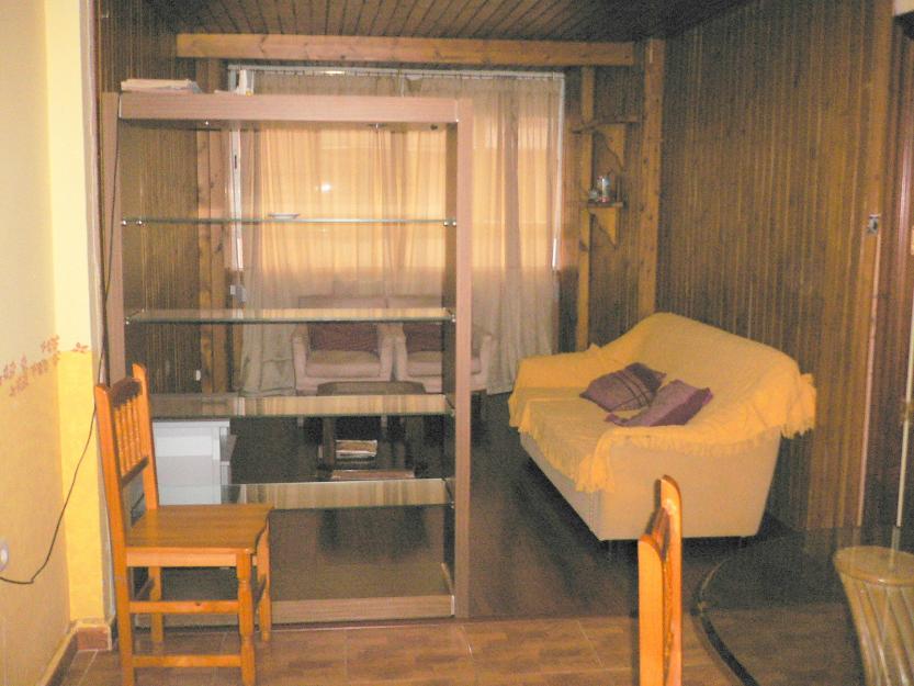 Piso con 3 dormitorios, cocina y baño reformados