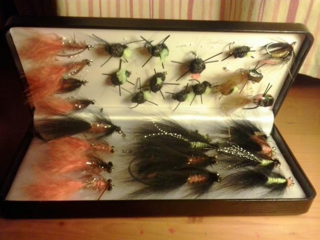 Caja de moscas para la pesca de bass, lucio, trucha y ciprinidos