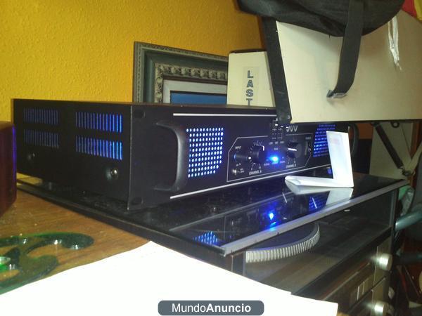 Se vende amplificador 500W y 2 altavoces 200W