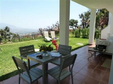 Apartamento con 2 dormitorios se vende en Marbella, Costa del Sol