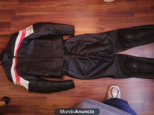 mono de piel dainese y chaqueta veranoo dainese de chica talla S