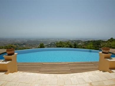 Chalet con 5 dormitorios se vende en Marbella, Costa del Sol