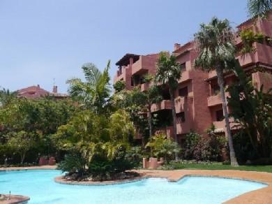 Apartamento con 3 dormitorios se vende en Marbella, Costa del Sol