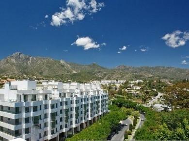 Apartamento con 3 dormitorios se vende en Marbella, Costa del Sol