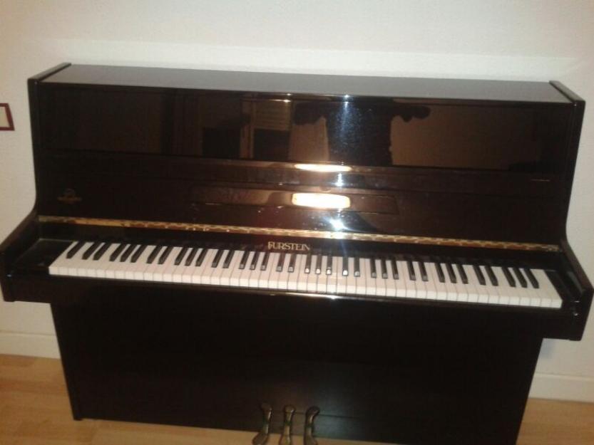 Piano vertical marca Furstein Tp 110