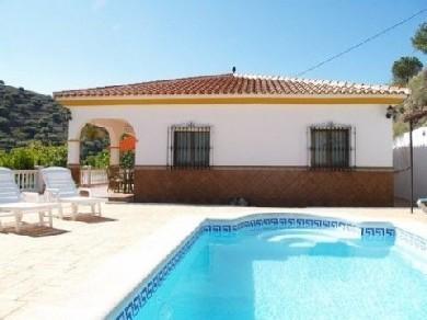 Chalet con 5 dormitorios se vende en Velez-Malaga, Axarquia