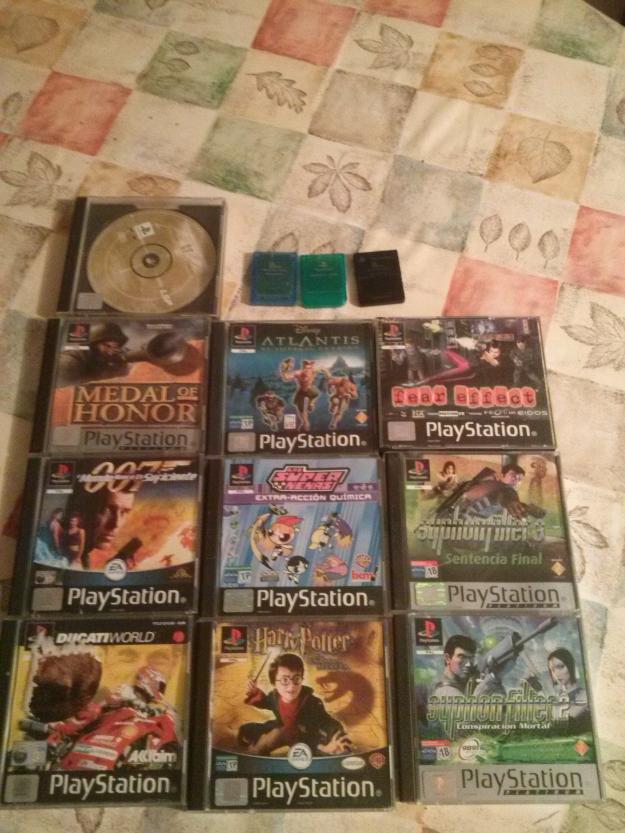 PS2 y PS1 con mandos, juegos y memory cards