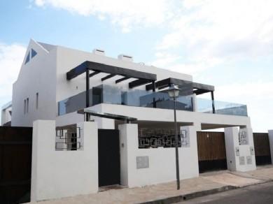 Chalet con 5 dormitorios se vende en Marbella, Costa del Sol