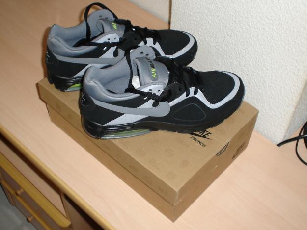 Vendo zapatillas unisex modelo nike air max go strong a estrenar nª 43