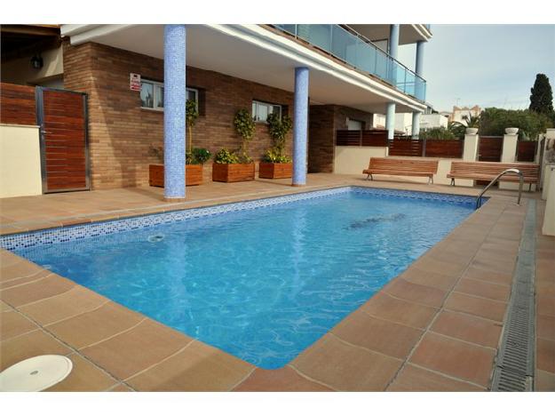 Apartamento en Roda de Barà, piscina