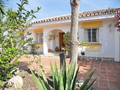 Chalet con 4 dormitorios se vende en Mijas Costa, Costa del Sol