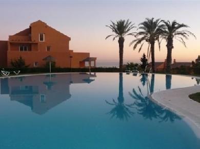 Apartamento con 2 dormitorios se vende en Marbella, Costa del Sol