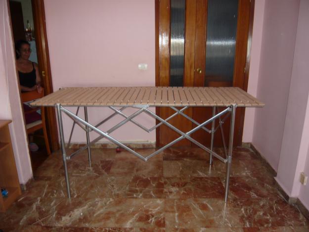 mesa plegable         vende una  mesa plegable SIN ESTRENAR