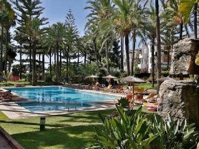 Apartamento con 3 dormitorios se vende en Marbella, Costa del Sol