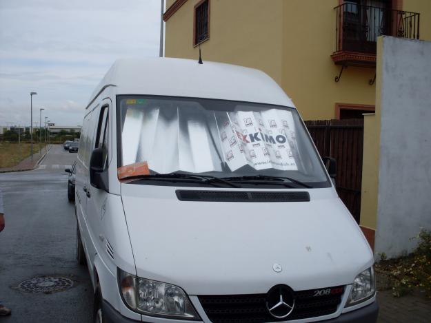 se vende furgoneta de segunda mano practicamente nueva. Marca Mercedes,modelo sprinter