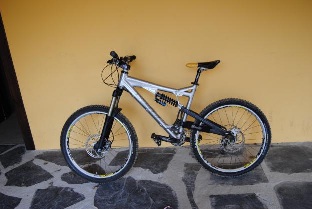 vendo bicicleta de freeride cuadro yeti 700euros