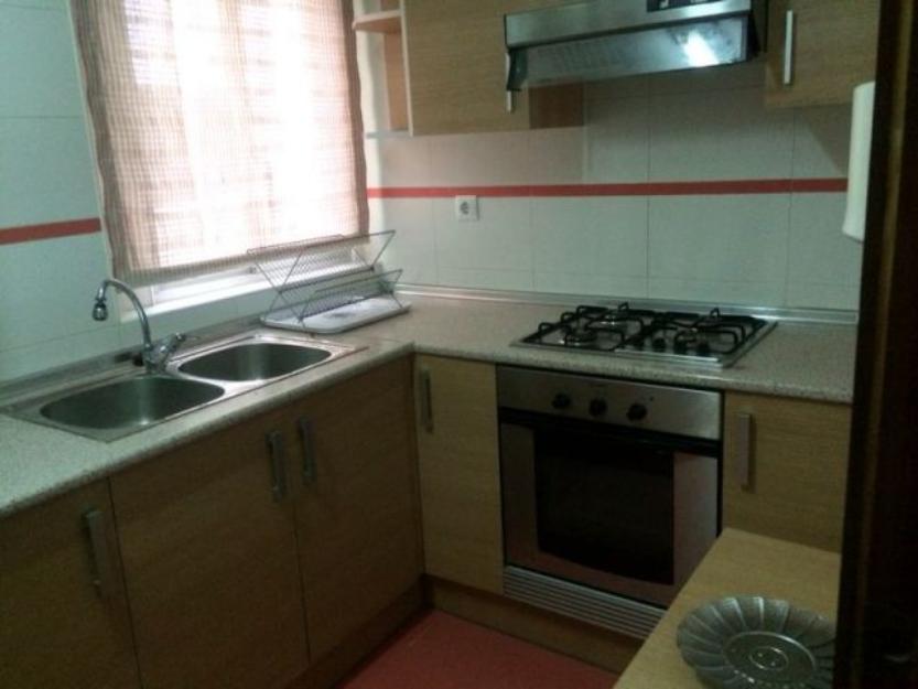 400€ alquilo piso amueblado con garaje z. parque del oeste calle chiva