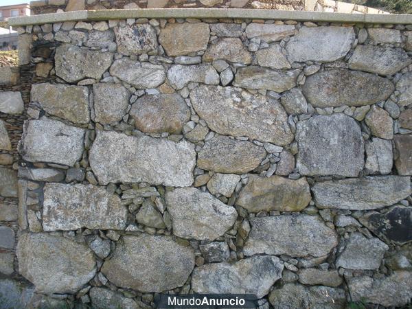 Se vende piedra y hacen trabajos de canteria