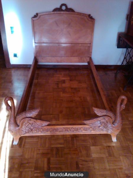 ANTIGUA CAMA DE MADERA MODELO CISNES