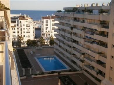 Apartamento con 2 dormitorios se vende en Marbella, Costa del Sol