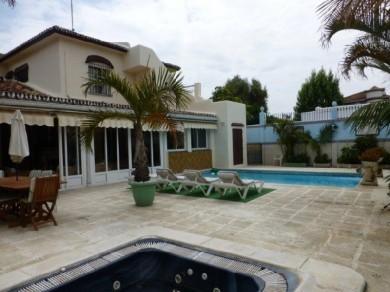 Chalet con 6 dormitorios se vende en Marbella, Costa del Sol