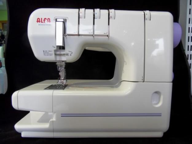 Maquina de coser ALFA Modelo 8705