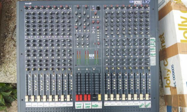 SOUNDCRAFT LX7 SPIRIT, 16 CANALES 6 AUX, 4 SUBGRUPOS