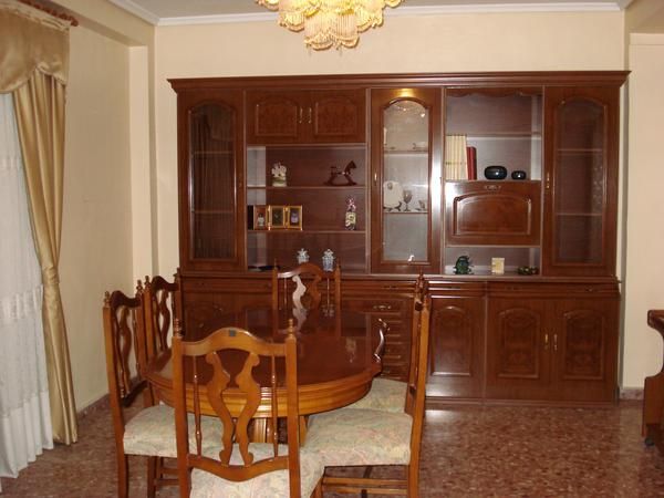 Vendo Comedor completo castellano-ingles. 275