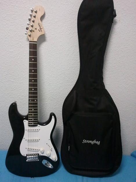 SQUIER STRAT AFFINITY + FUNDA + AMPLI