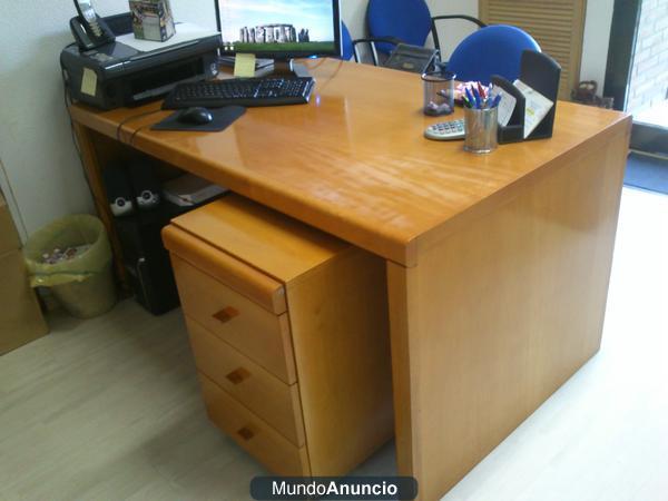 Escritorio, librero archivador, sillas recepción sillón ejecutivo