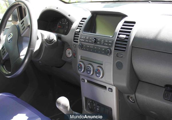 Vendo Nissan Navara, diesel en gris metalizada