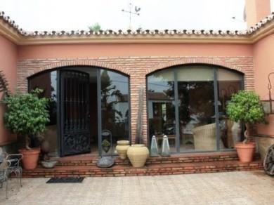 Chalet con 4 dormitorios se vende en Alhaurin de la Torre