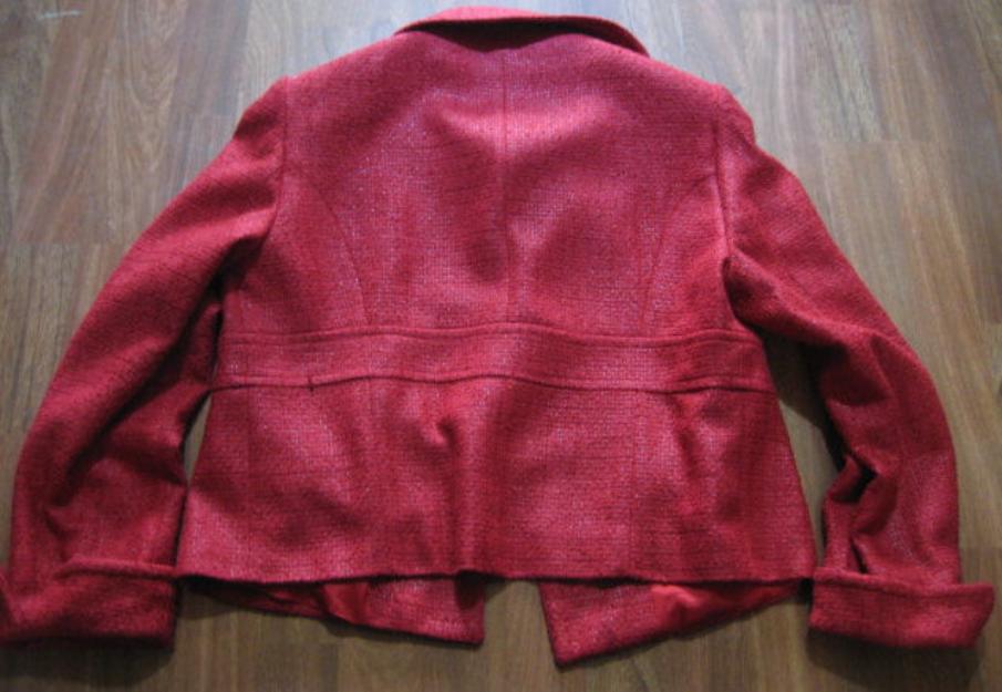 Chaqueta color rojo marca Zara