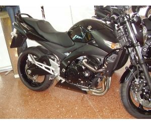 SUZUKI GSR 600