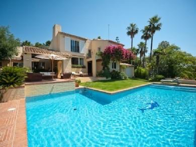 Chalet con 5 dormitorios se vende en Benahavis, Costa del Sol