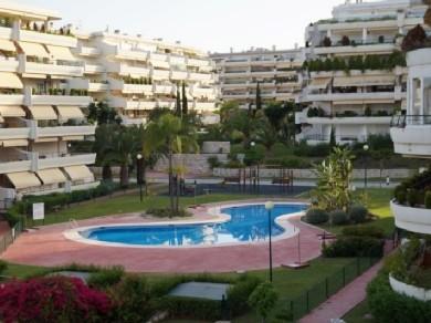 Apartamento con 2 dormitorios se vende en Marbella, Costa del Sol
