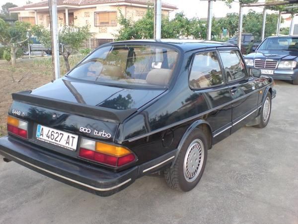 Saab 900 Turbo sedan 2p Clasico.