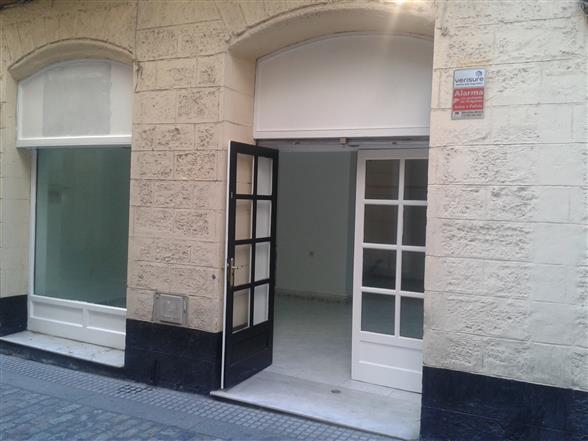 Local  céntrico  y  diáfano  Cádiz