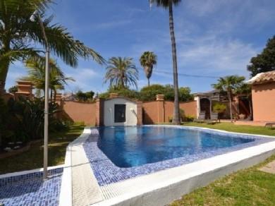 Chalet con 3 dormitorios se vende en Estepona, Costa del Sol