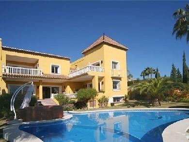 Chalet con 5 dormitorios se vende en Benahavis, Costa del Sol