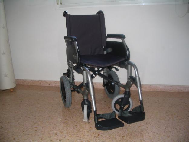 SILLA DE RUEDAS DE USO GERIÁTRICO A ESTRENAR