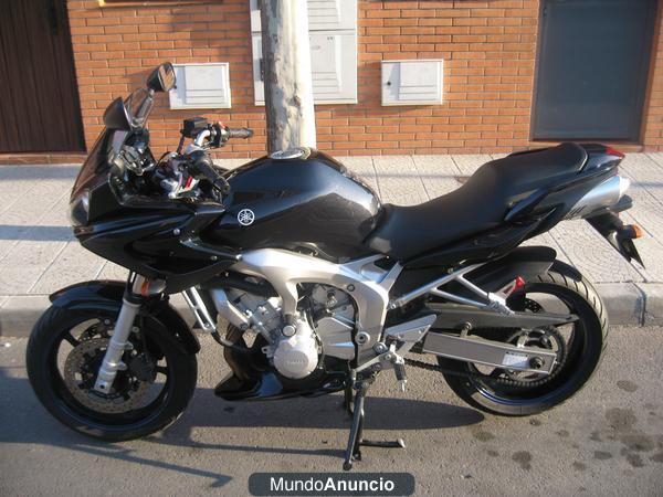 yamaha fazer 600 negra