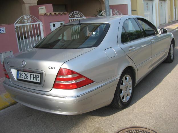 vendo un mercedes-benz  cdi  color plata asientos cuero de 2000