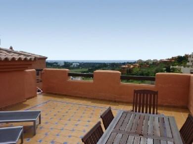 Apartamento con 2 dormitorios se vende en Benahavis, Costa del Sol