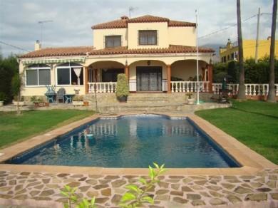 Chalet con 5 dormitorios se vende en Estepona, Costa del Sol