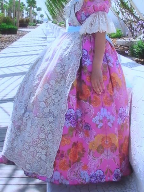 vendo traje de fallera fucsia por 650